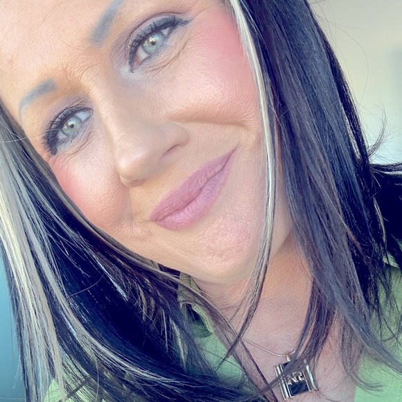 Meet your Posher, Shannon - Picture 1 of 4